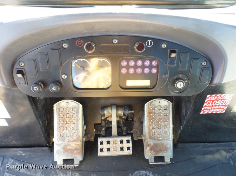 image for item L4679 2004 Caterpillar 963C track loader