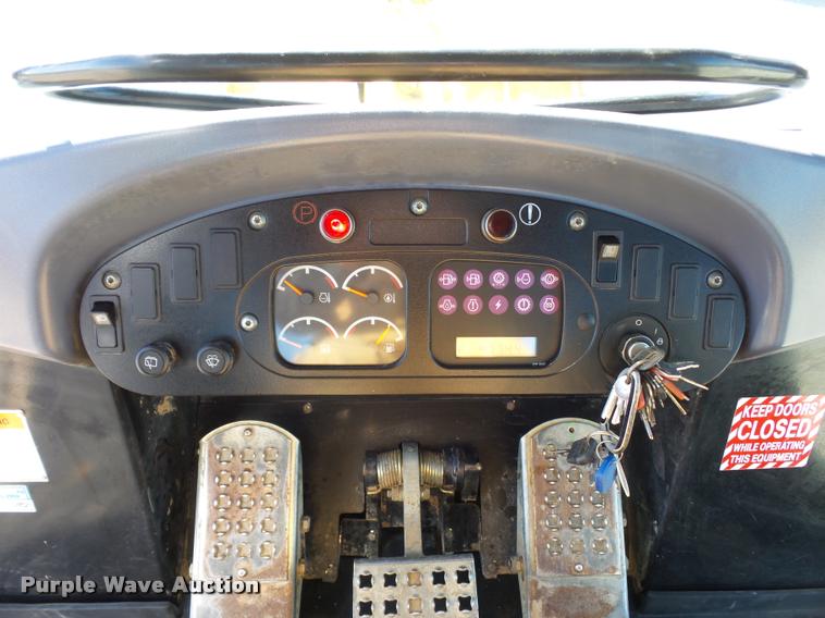 image for item L4679 2004 Caterpillar 963C track loader