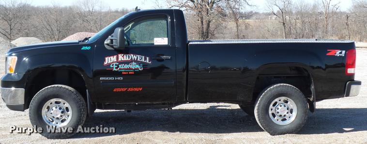 image for item L4680 2010 GMC Sierra 2500HD pickup truck