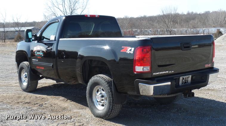 image for item L4680 2010 GMC Sierra 2500HD pickup truck