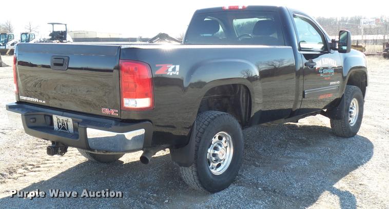 image for item L4680 2010 GMC Sierra 2500HD pickup truck