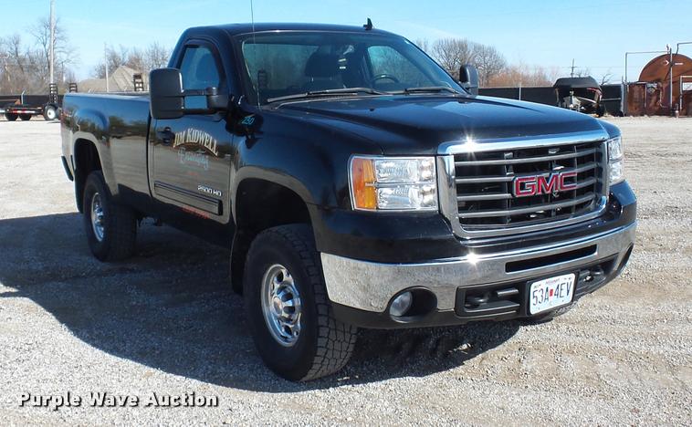 image for item L4680 2010 GMC Sierra 2500HD pickup truck