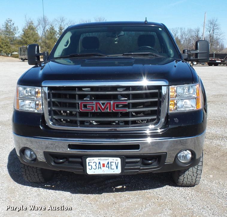 image for item L4680 2010 GMC Sierra 2500HD pickup truck