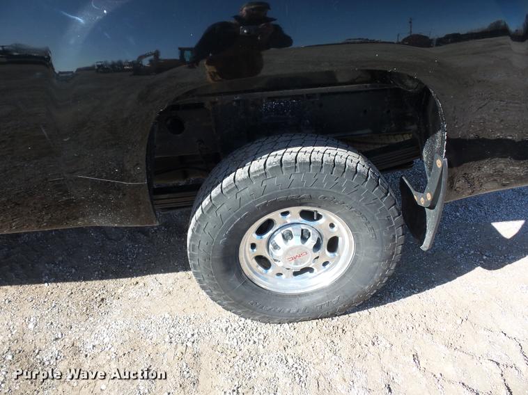 image for item L4680 2010 GMC Sierra 2500HD pickup truck