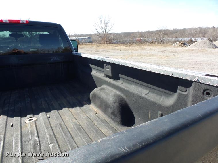 image for item L4680 2010 GMC Sierra 2500HD pickup truck