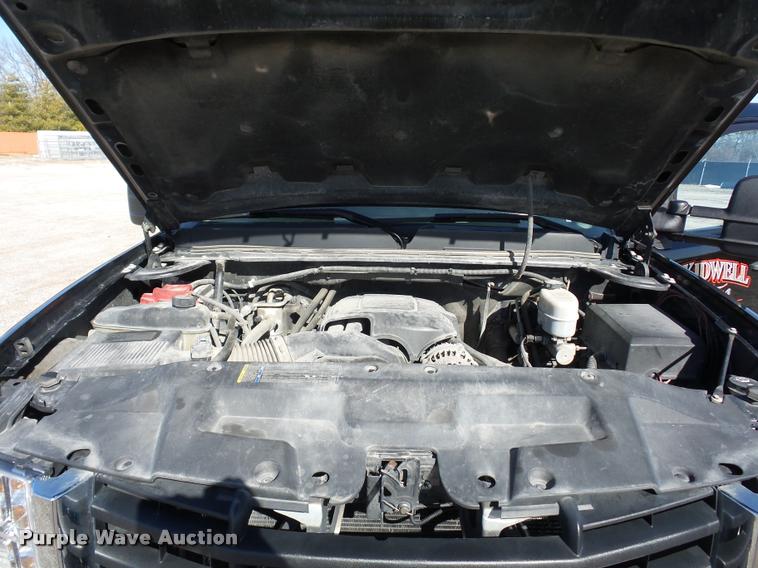 image for item L4680 2010 GMC Sierra 2500HD pickup truck