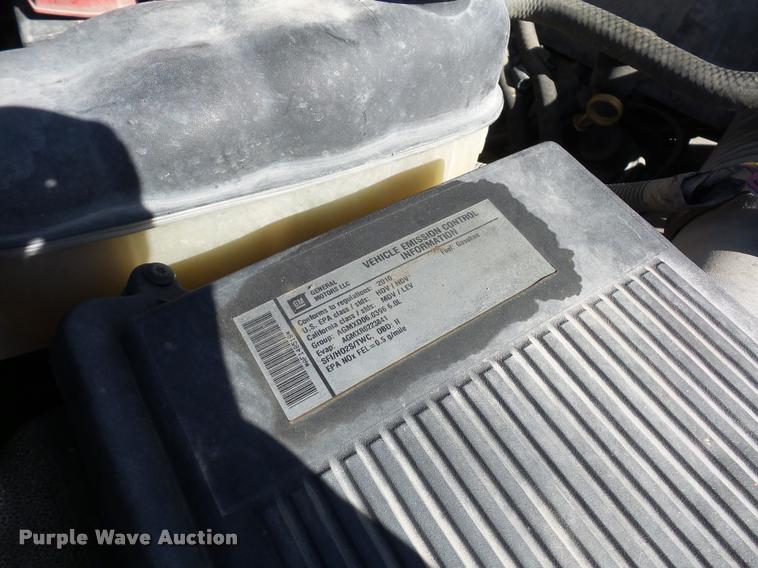 image for item L4680 2010 GMC Sierra 2500HD pickup truck