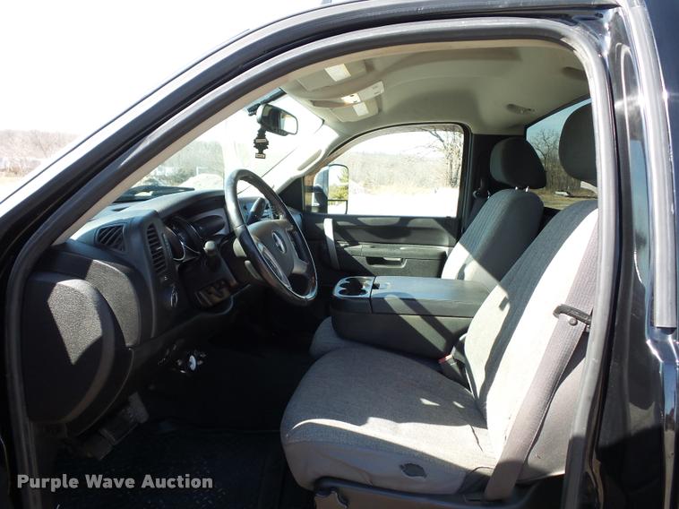 image for item L4680 2010 GMC Sierra 2500HD pickup truck