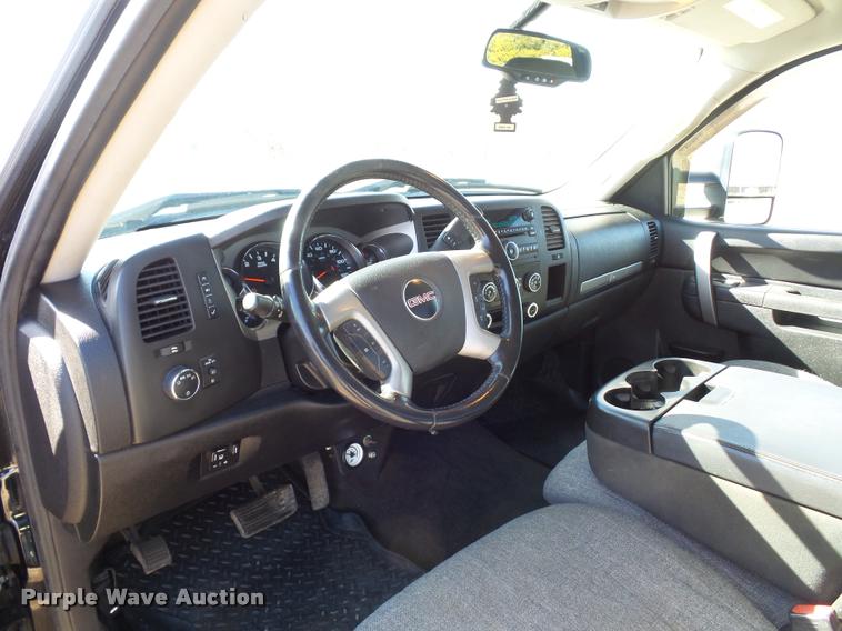 image for item L4680 2010 GMC Sierra 2500HD pickup truck