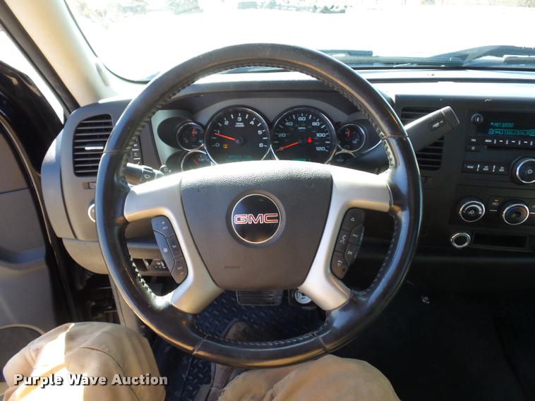 image for item L4680 2010 GMC Sierra 2500HD pickup truck