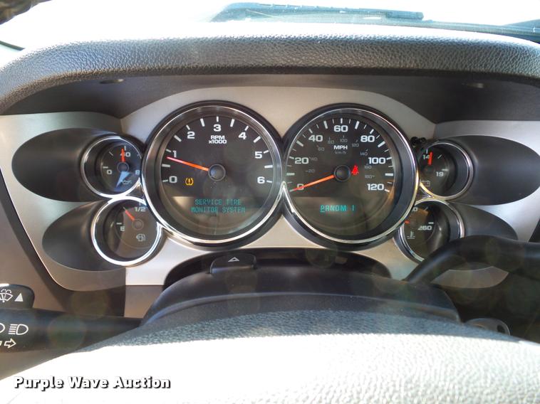 image for item L4680 2010 GMC Sierra 2500HD pickup truck