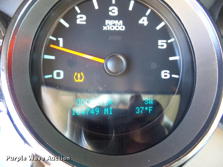 image for item L4680 2010 GMC Sierra 2500HD pickup truck