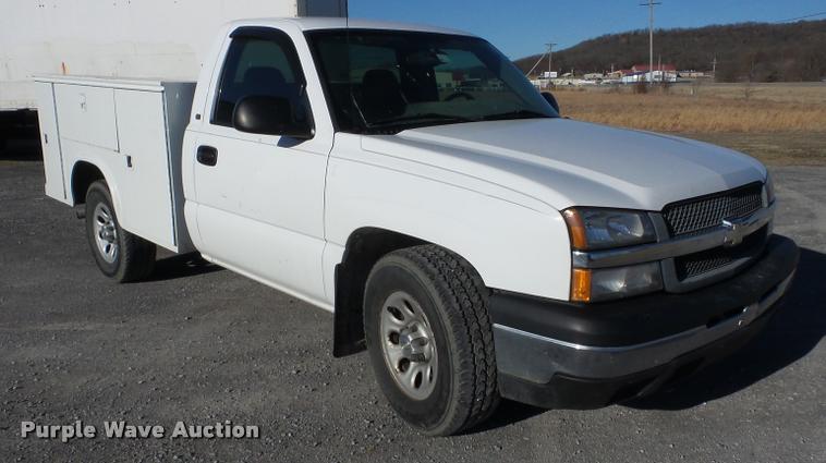 image for item AG9054 2005 Chevrolet Silverado 1500 utility bed pickup truck