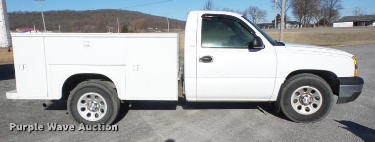 image for item AG9054 2005 Chevrolet Silverado 1500 utility bed pickup truck