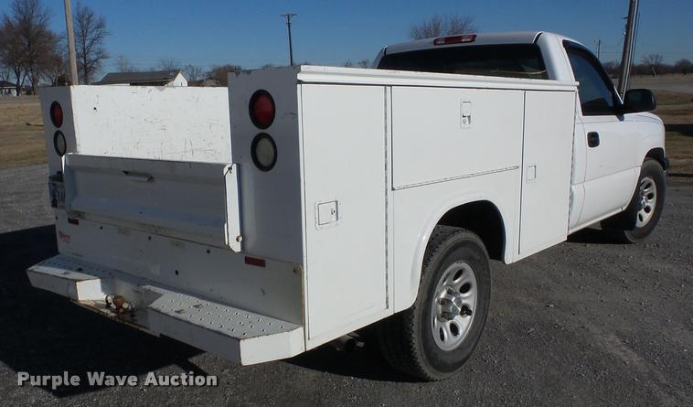 image for item AG9054 2005 Chevrolet Silverado 1500 utility bed pickup truck
