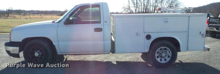 image for item AG9054 2005 Chevrolet Silverado 1500 utility bed pickup truck