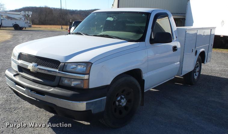 image for item AG9054 2005 Chevrolet Silverado 1500 utility bed pickup truck