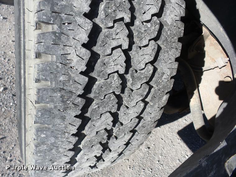 image for item AG9054 2005 Chevrolet Silverado 1500 utility bed pickup truck