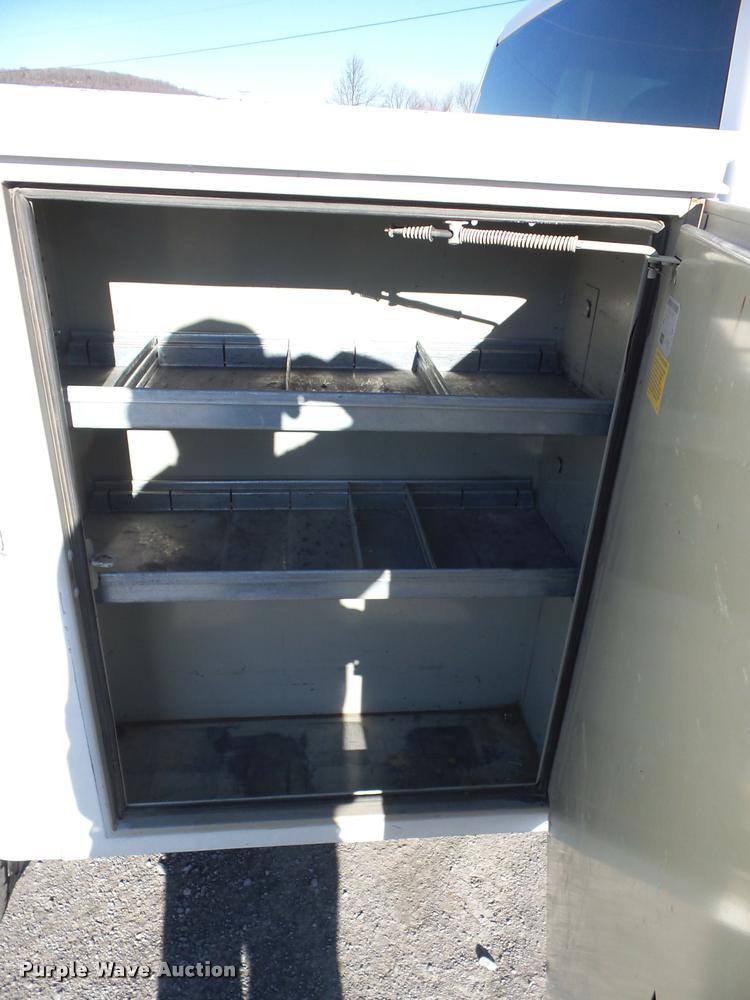 image for item AG9054 2005 Chevrolet Silverado 1500 utility bed pickup truck