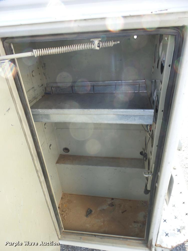 image for item AG9054 2005 Chevrolet Silverado 1500 utility bed pickup truck