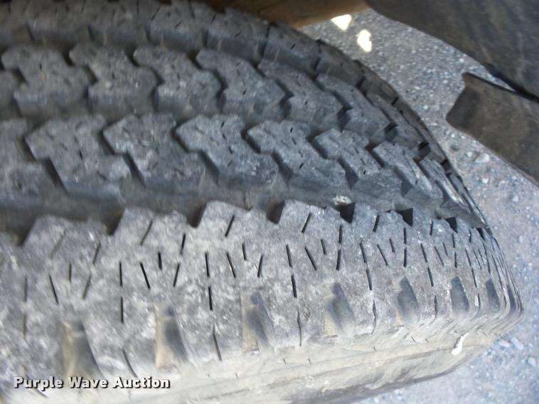 image for item AG9054 2005 Chevrolet Silverado 1500 utility bed pickup truck