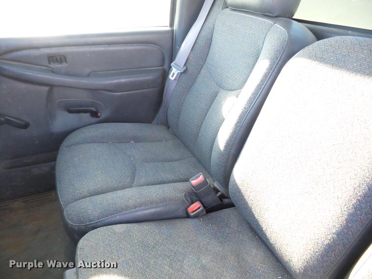 image for item AG9054 2005 Chevrolet Silverado 1500 utility bed pickup truck