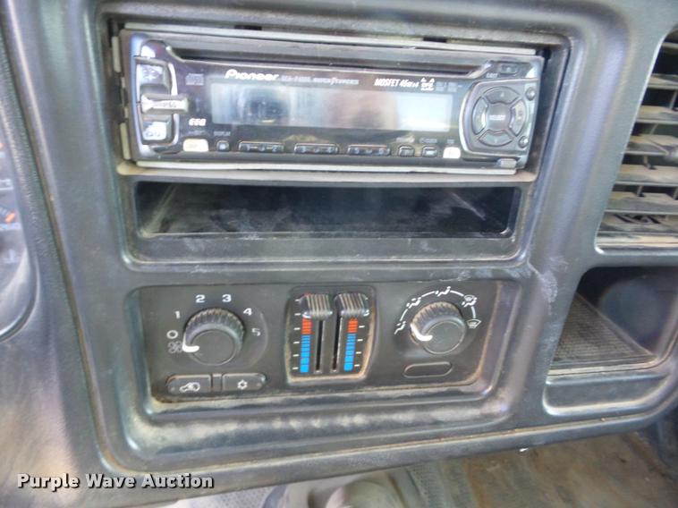 image for item AG9054 2005 Chevrolet Silverado 1500 utility bed pickup truck