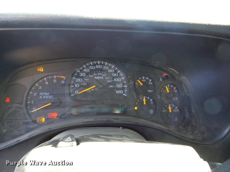 image for item AG9054 2005 Chevrolet Silverado 1500 utility bed pickup truck