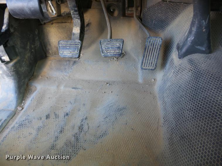 image for item AG9054 2005 Chevrolet Silverado 1500 utility bed pickup truck