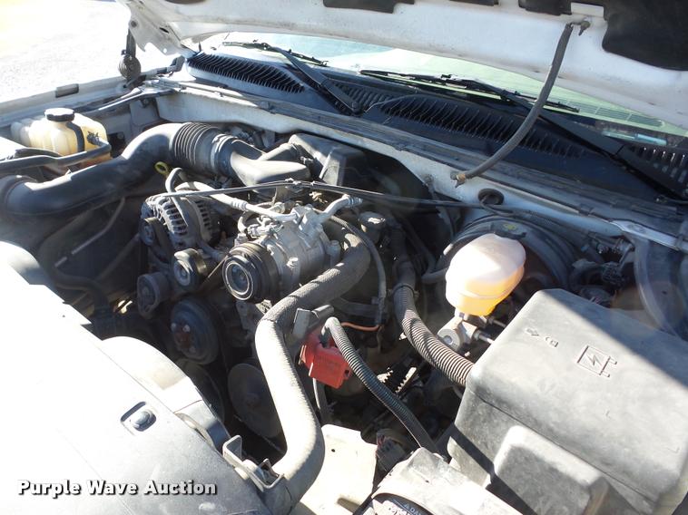 image for item AG9054 2005 Chevrolet Silverado 1500 utility bed pickup truck