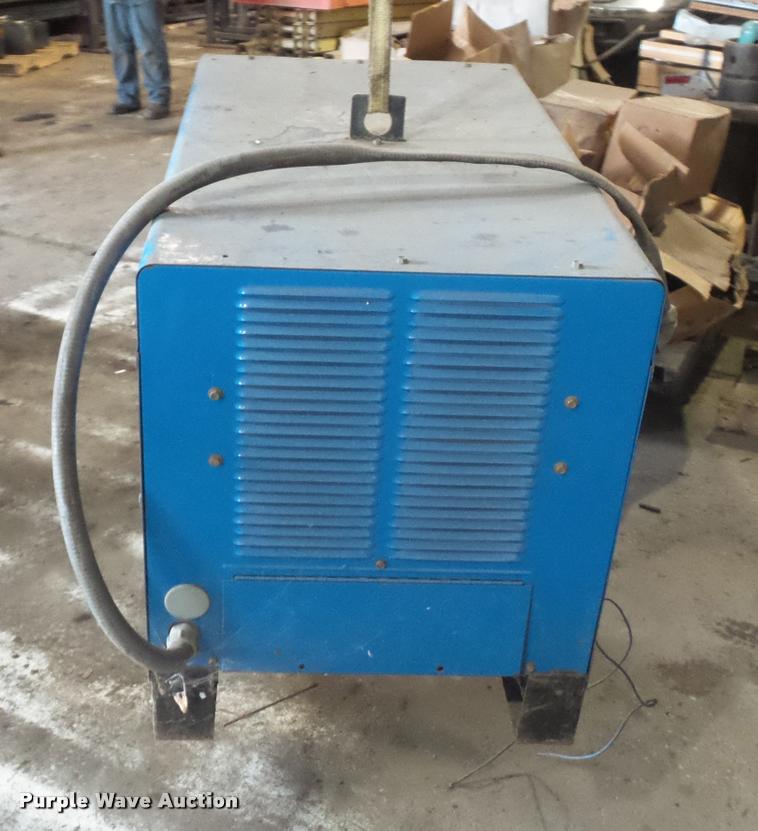 image for item AX9305 Miller Deltaweld 450 welder