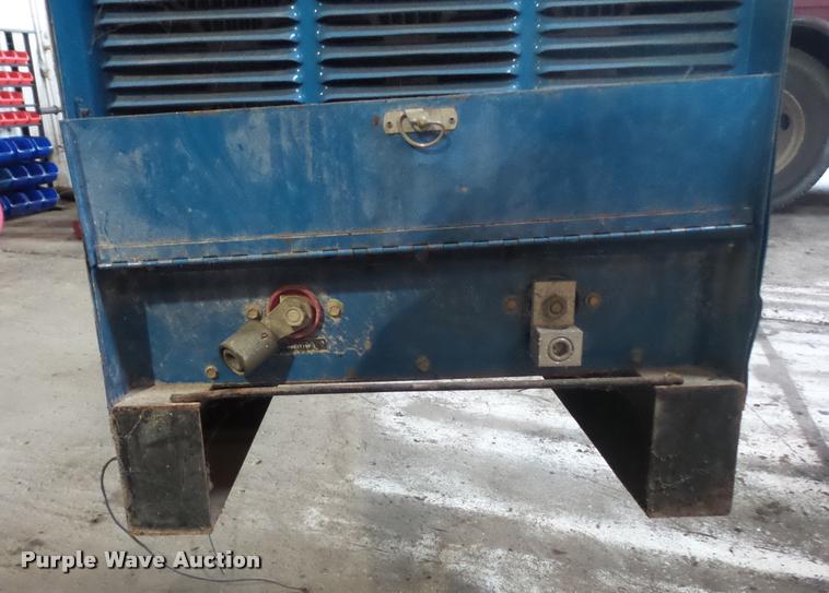 image for item AX9305 Miller Deltaweld 450 welder