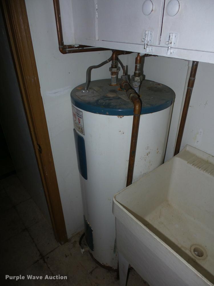 image for item BI9139 1988 mobile shower trailer