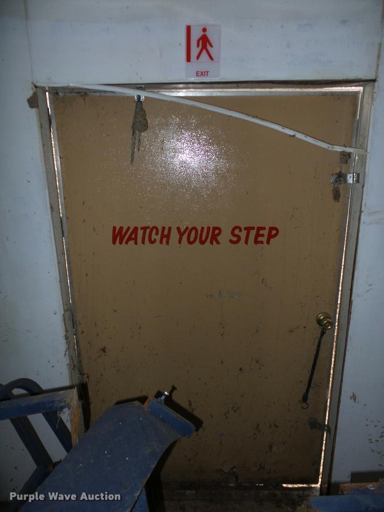 image for item BI9139 1988 mobile shower trailer