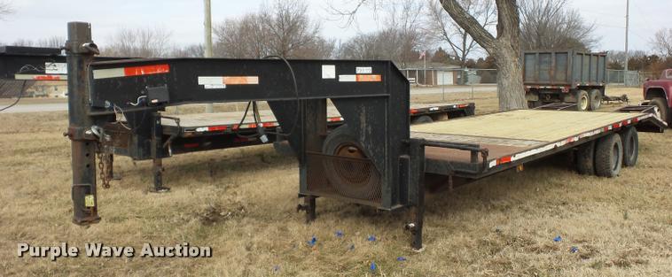 image for item BI9143 2002 Diamond C equipment trailer