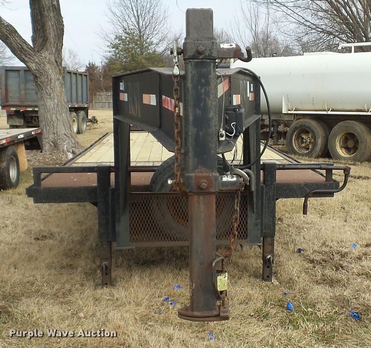 image for item BI9143 2002 Diamond C equipment trailer