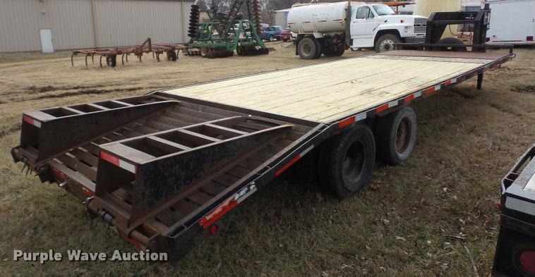 image for item BI9143 2002 Diamond C equipment trailer