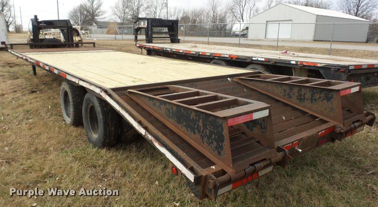 image for item BI9143 2002 Diamond C equipment trailer