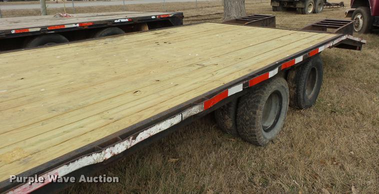 image for item BI9143 2002 Diamond C equipment trailer