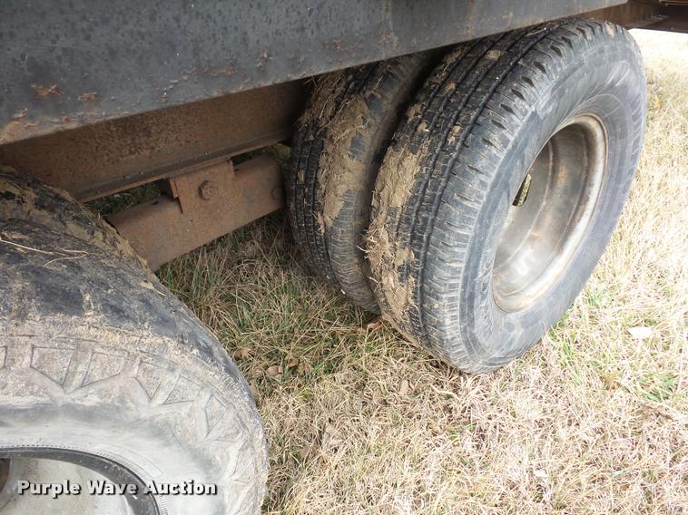 image for item BI9143 2002 Diamond C equipment trailer