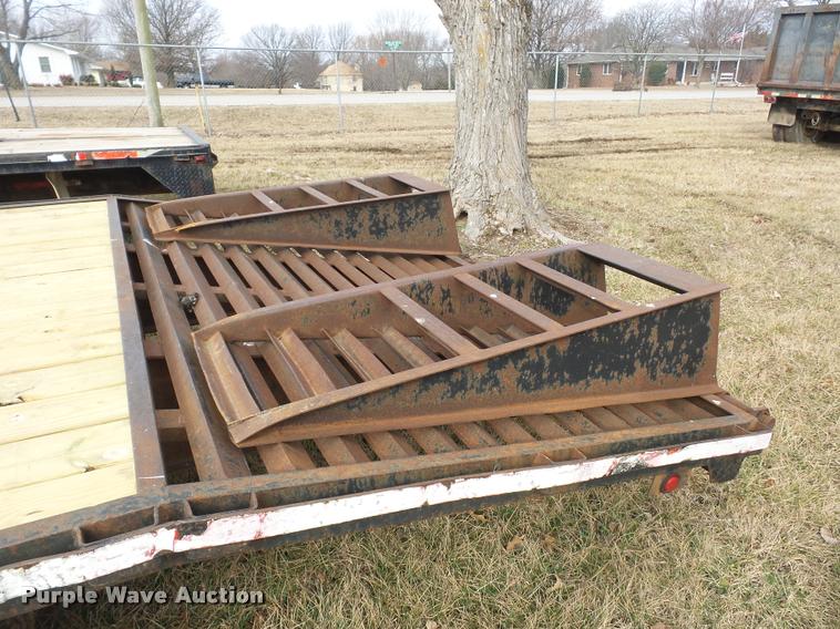 image for item BI9143 2002 Diamond C equipment trailer