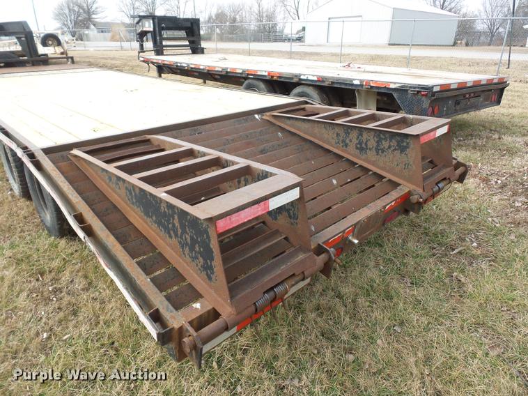 image for item BI9143 2002 Diamond C equipment trailer