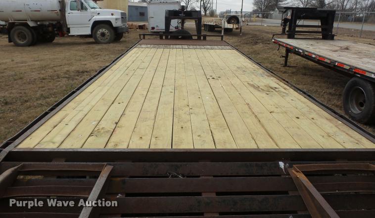 image for item BI9143 2002 Diamond C equipment trailer