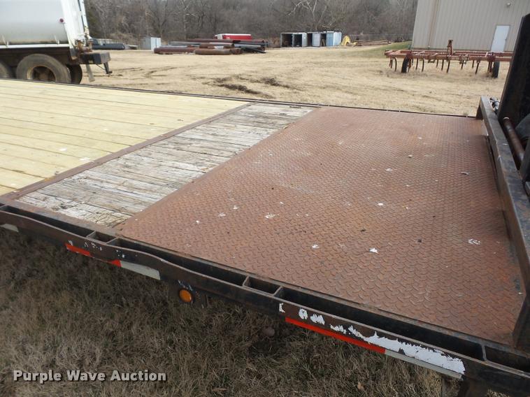 image for item BI9143 2002 Diamond C equipment trailer