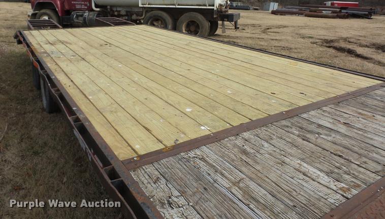 image for item BI9143 2002 Diamond C equipment trailer