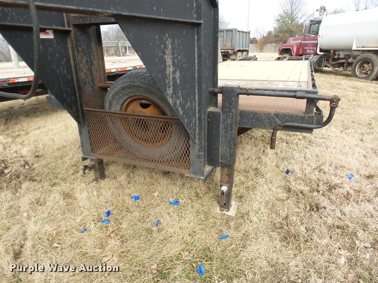 image for item BI9143 2002 Diamond C equipment trailer