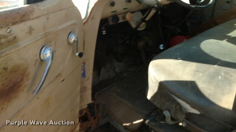 image for item BU9926 1959 Chevrolet Viking 60 grain truck