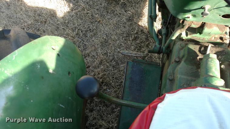 image for item BU9932 Oliver 550 tractor