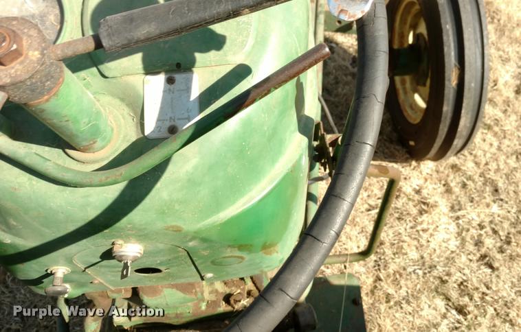 image for item BU9932 Oliver 550 tractor