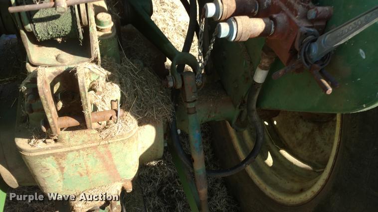 image for item BU9932 Oliver 550 tractor